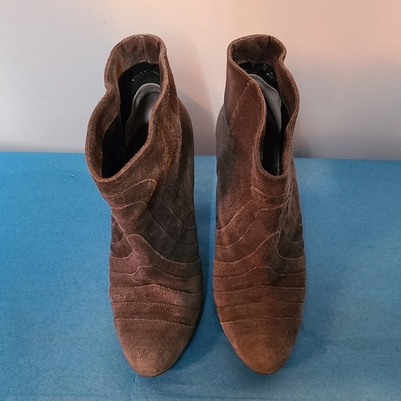 Ethic Suede Booties - Picture 13 of 16
